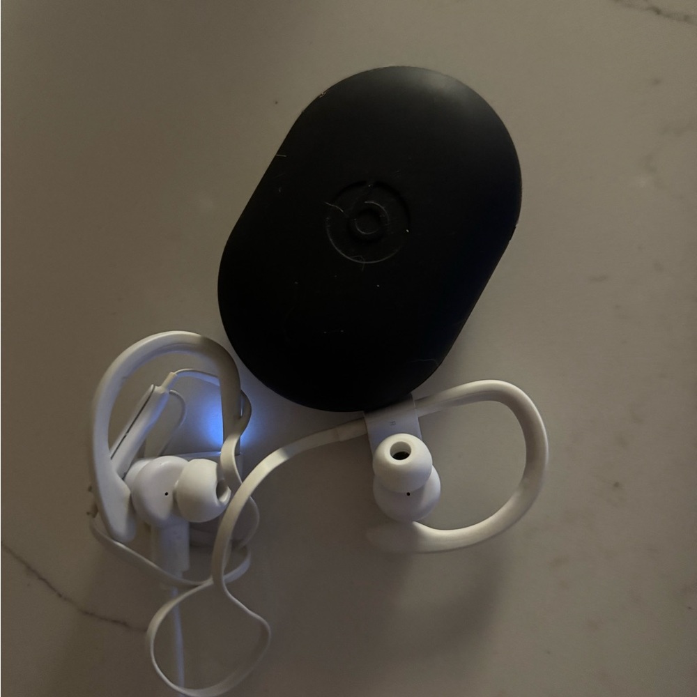 Beats by Dre White Earbuds with Black Case